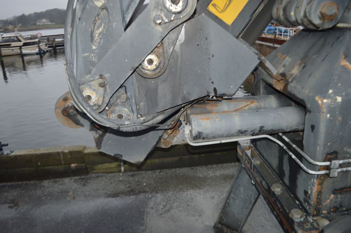 851165-10 Crane Tico Marine 200 - 1986