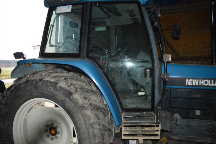 851293-11 New Holland 8340 1996