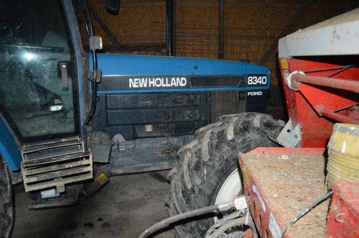851293-10 New Holland 8340 1996
