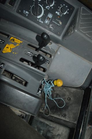 851293-23 New Holland 8340 1996