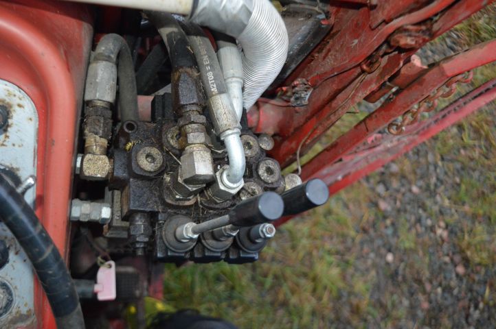 851295-37 Massey Ferguson 165 1966