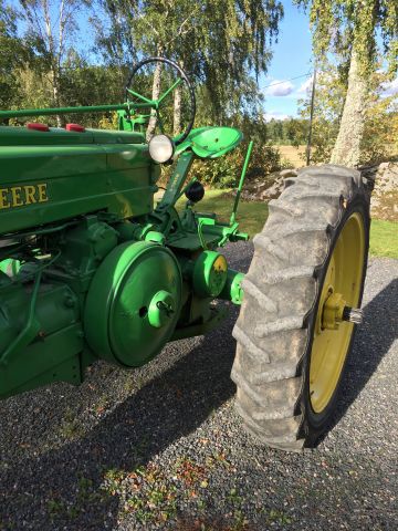 812048-3 Veteran Tractor John Deere Model A -1947