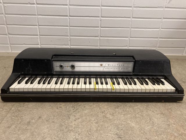 851336-1 Wurlitzer 200A (needs repair / vaatii korjausta)