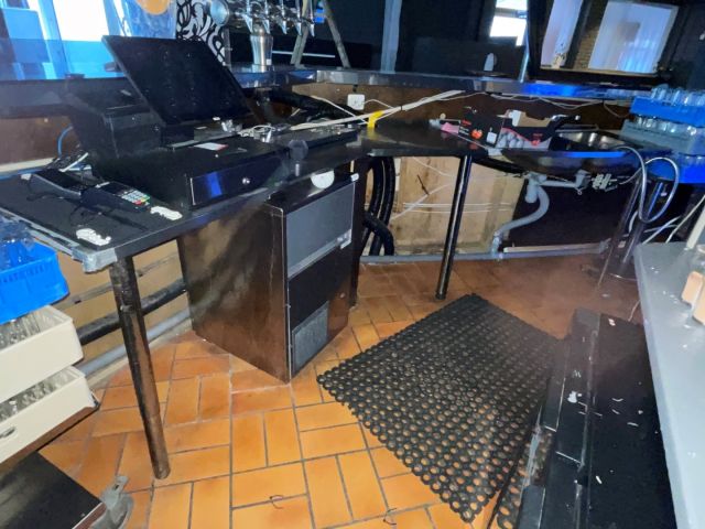 848912-14 Built-in stainless steel bar counter