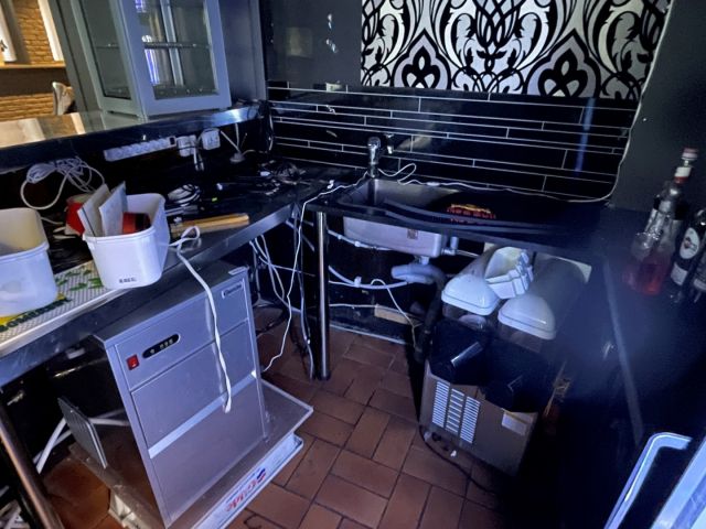 848912-16 Built-in stainless steel bar counter