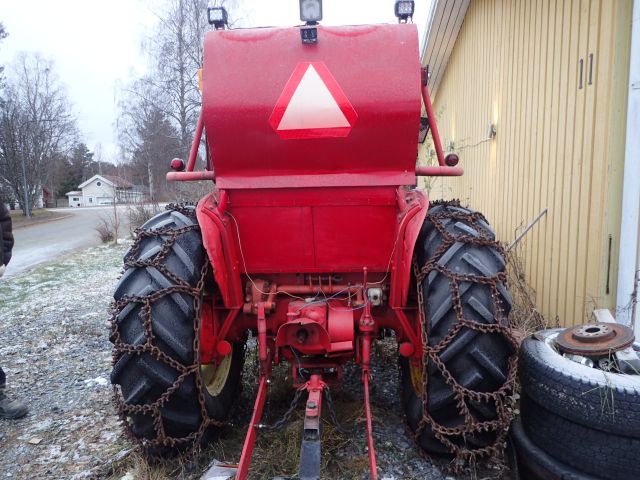 752072-2 David Brown with front loader