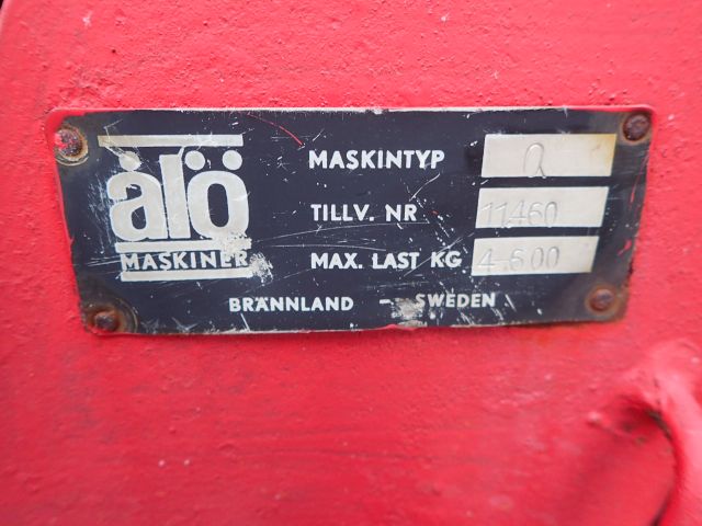 752072-6 David Brown with front loader