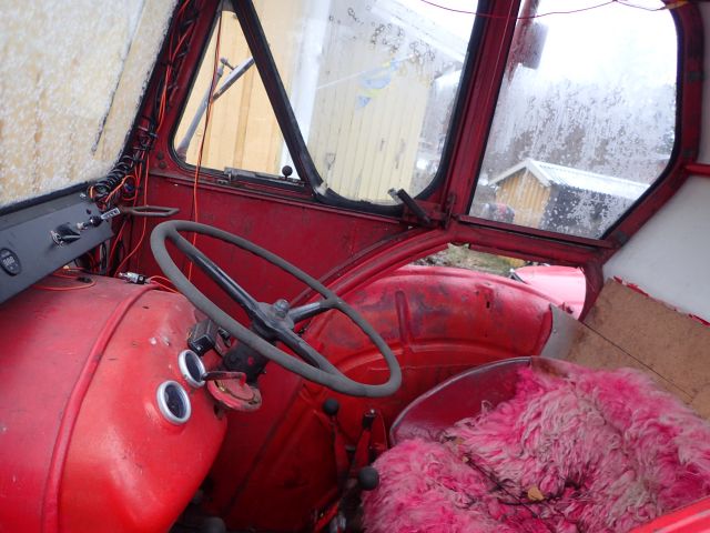 752072-27 David Brown with front loader