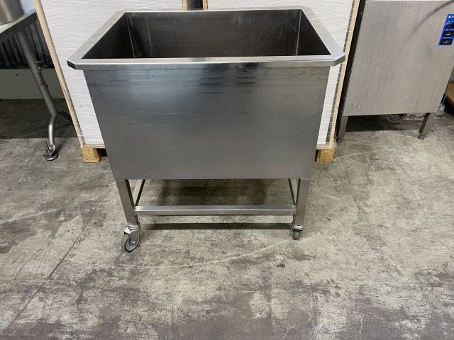 851978-1 Rostfri  rejäl balja på hjul, ca 90x70x90cm. Innerdjup 50 cm