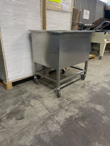 851978-2 Rostfri  rejäl balja på hjul, ca 90x70x90cm. Innerdjup 50 cm