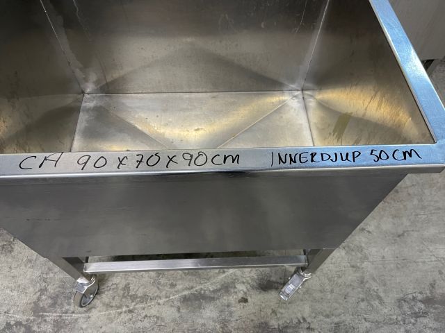 851978-5 Rostfri  rejäl balja på hjul, ca 90x70x90cm. Innerdjup 50 cm