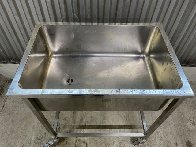 851983-3 Stor rejäl rostfri balja på hjul ca 90x60x90cm