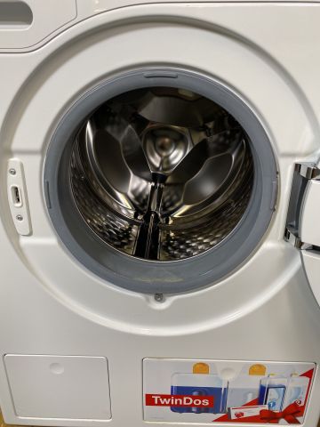 804170-6 Washing machine, Miele, WCE670