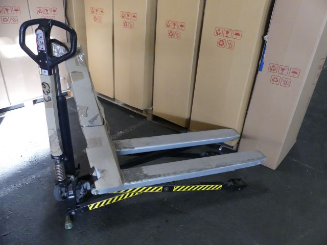 836239-1 Höglyftande pallvagn  "Saxlift "