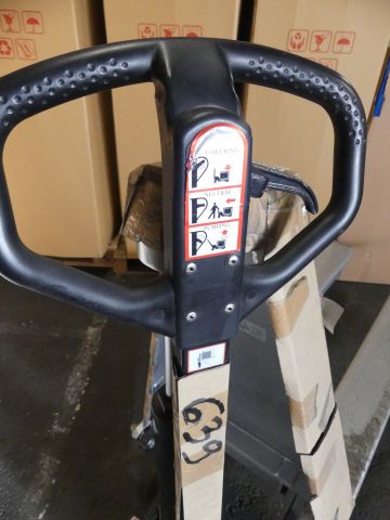 836239-4 Höglyftande pallvagn  "Saxlift "