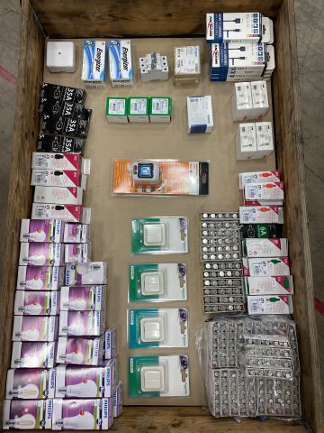 854177-1 Assortment with various electrical items