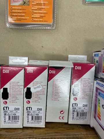 854177-5 Assortment with various electrical items