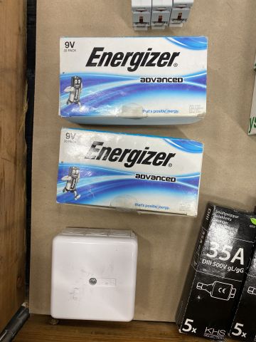 854177-7 Assortment with various electrical items