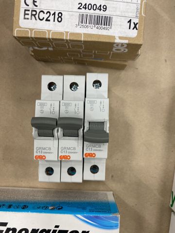 854177-9 Assortment with various electrical items