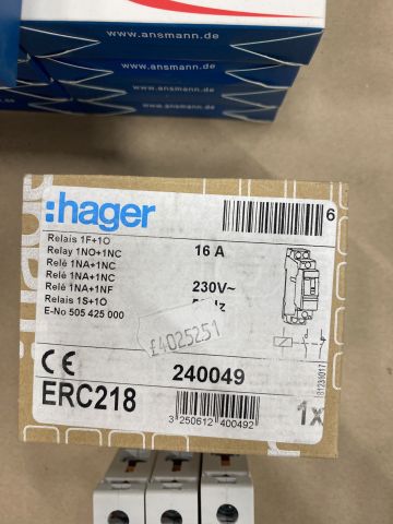 854177-10 Assortment with various electrical items