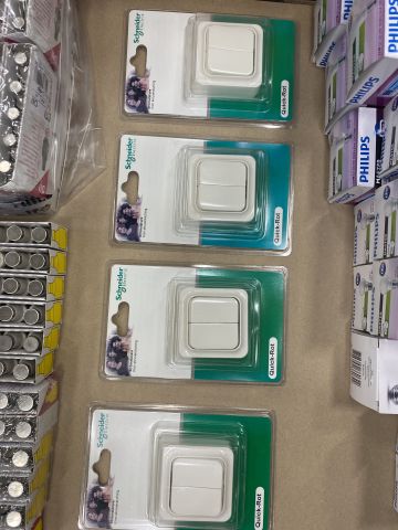 854177-16 Assortment with various electrical items