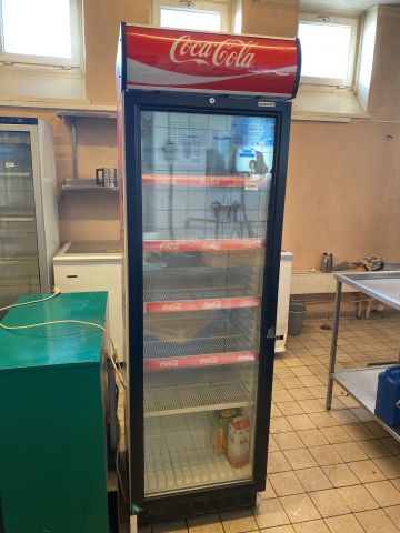 805997-1 Refrigerator, standing, 372 L
