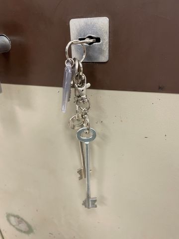 828936-4 Safe, Hadak