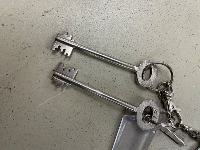 828936-8 Safe, Hadak