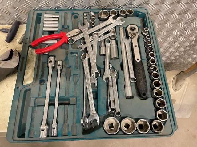 828624-5 Kamasa tools etc.