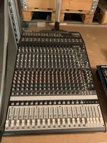 844936-1 16-channel mixer table, Mackie Onyx 1610