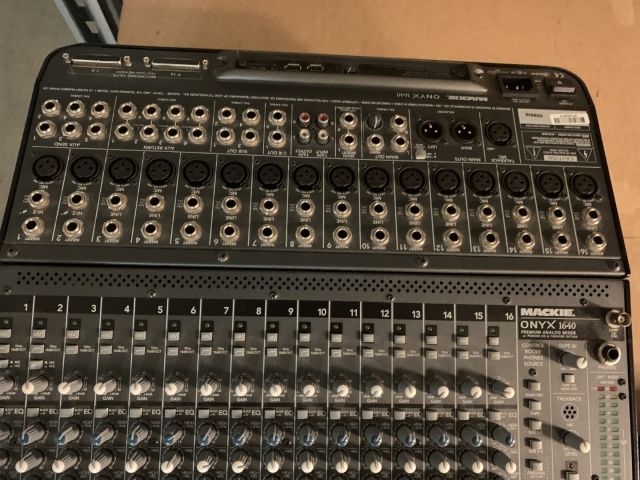 844936-4 16-channel mixer table, Mackie Onyx 1610