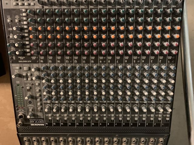 844936-5 16-channel mixer table, Mackie Onyx 1610