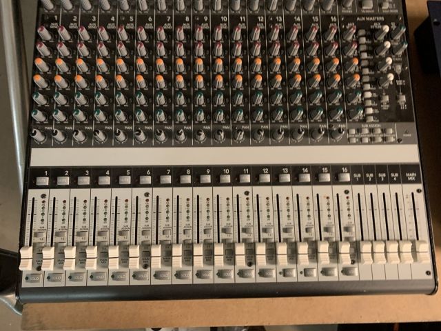 844936-6 16-channel mixer table, Mackie Onyx 1610