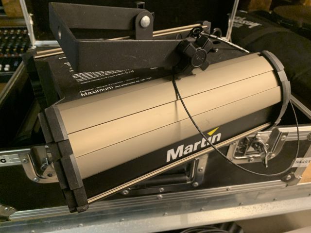 844938-9 Fire light effect Martin Mania DC2 and transport box
