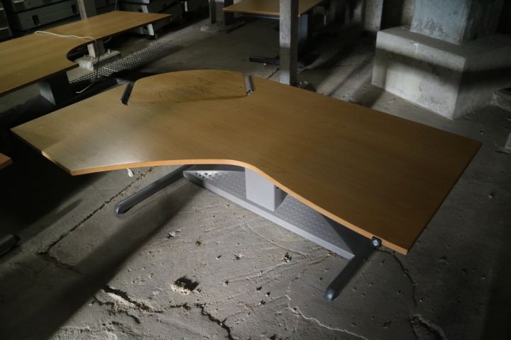 836370-1 2 Electric desk kinnarps height and lower