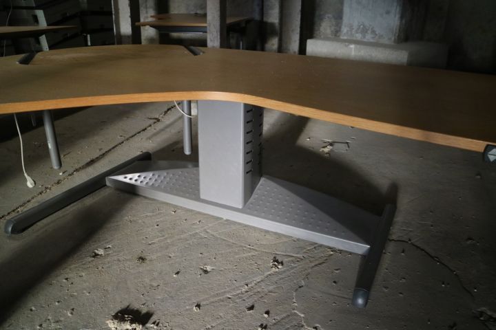 836370-3 2 Electric desk kinnarps height and lower