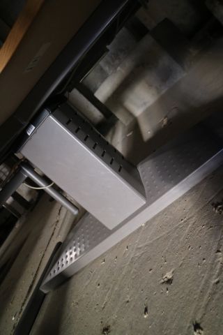 836370-5 2 Electric desk kinnarps height and lower