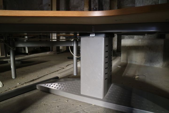 836370-6 2 Electric desk kinnarps height and lower