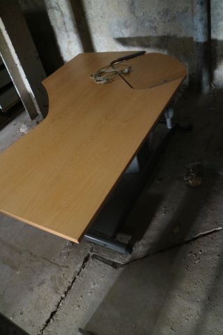 836370-7 2 Electric desk kinnarps height and lower