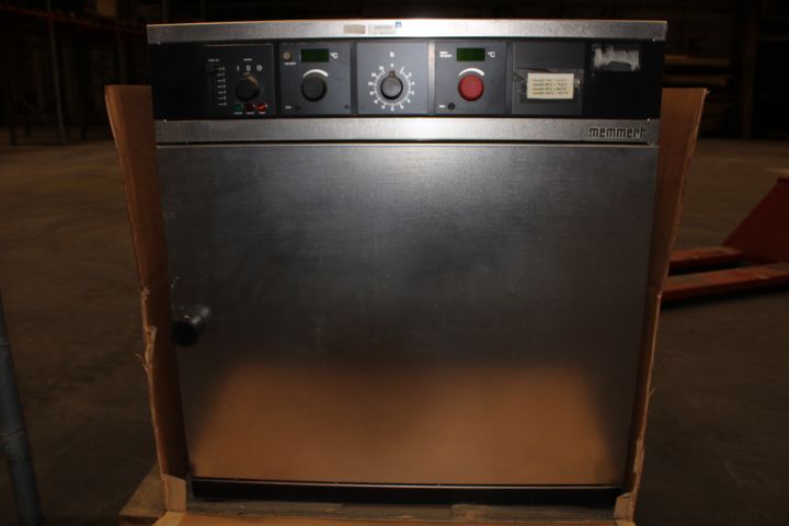 830166-3 Laboratory Precision oven Memmert up to 200 degrees Celsius