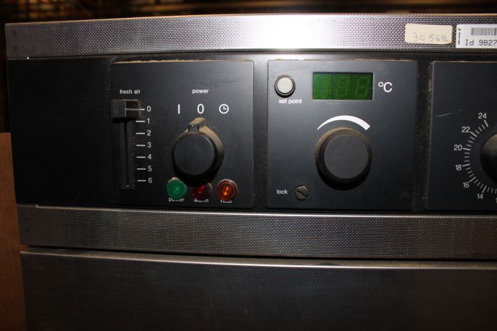 830166-4 Laboratory Precision oven Memmert up to 200 degrees Celsius