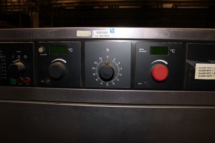 830166-5 Laboratory Precision oven Memmert up to 200 degrees Celsius