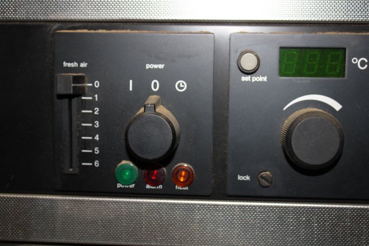 830166-8 Laboratory Precision oven Memmert up to 200 degrees Celsius