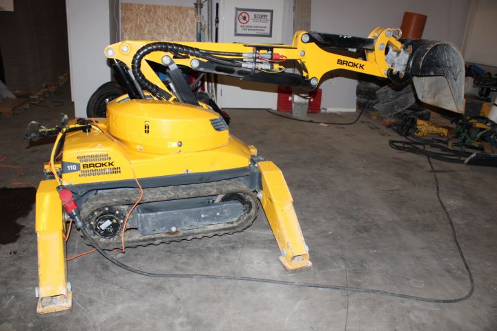 830167-4 Demolition robot Brokk 110 - 2018 NOTE only 160 Hours
