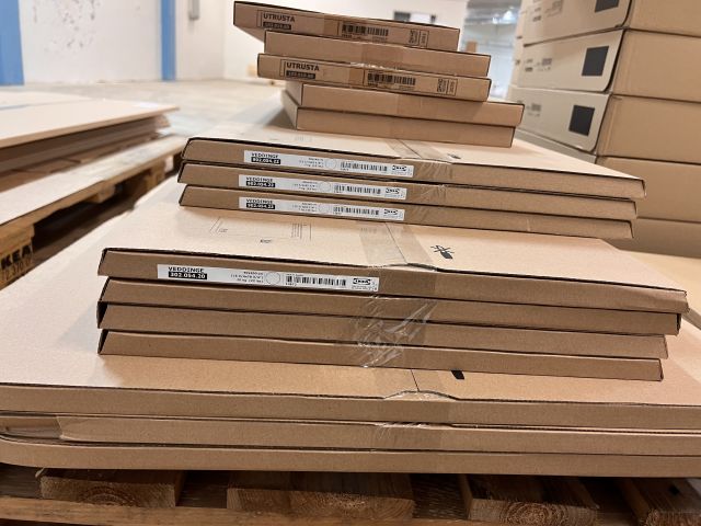 812135-32 Lot with kitchen system IKEA, about 170 packages (unused)