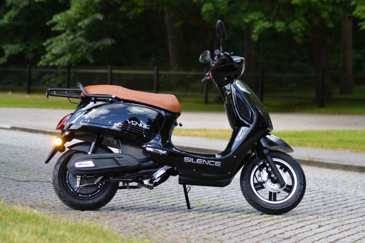 836400-1 Electric moped Venice with lithium LG battery