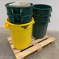 856333-2 Assortment of barrels, Rubbermaid Brute