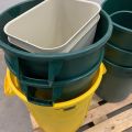 856333-4 Assortment of barrels, Rubbermaid Brute