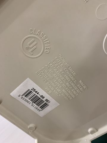 856333-7 Assortment of barrels, Rubbermaid Brute