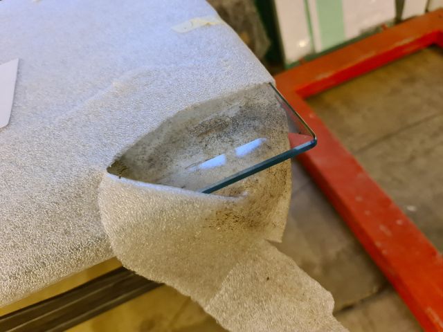 837344-2 Forging table with glass top